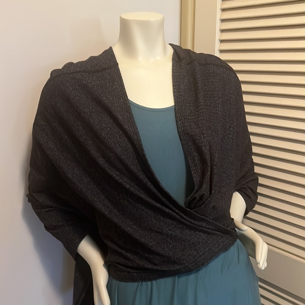 Lululemon’s Vinyasa Scarf
